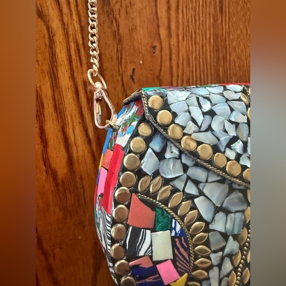 🆕 Ramla Artistic Multi - Color Mosaic Crossbody Bag with Gold Accents - Picture 4 of 15